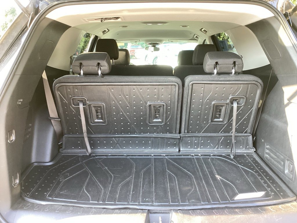 2021 Chevrolet Traverse LS photo 3