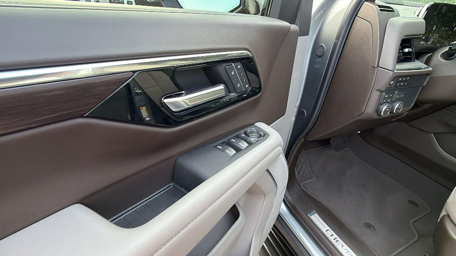 2026 Chevrolet Suburban LT - Photo 15
