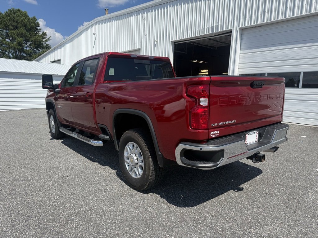 2022 Chevrolet Silverado 2500HD LT photo 3