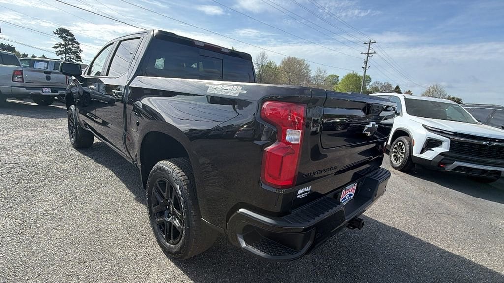 View vehicle photo 7