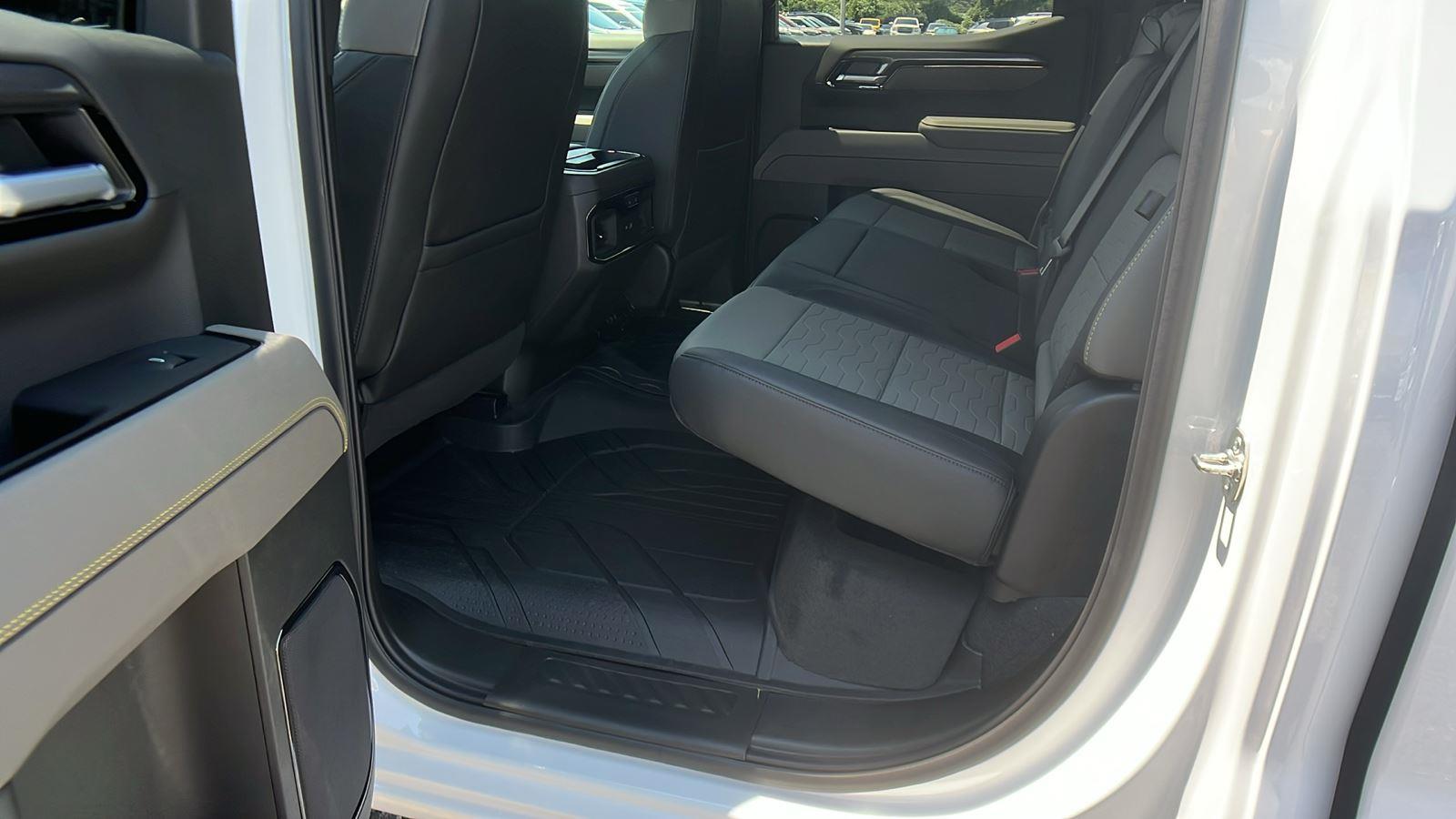 2025 Chevrolet Silverado 1500 ZR2 - Photo 17