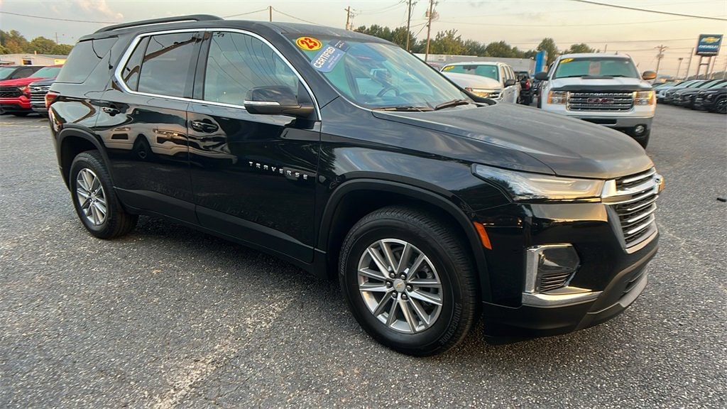 Used 2023 Chevrolet Traverse LT Cloth SUV