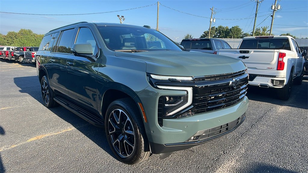 2026 Chevrolet Suburban RST photo 2