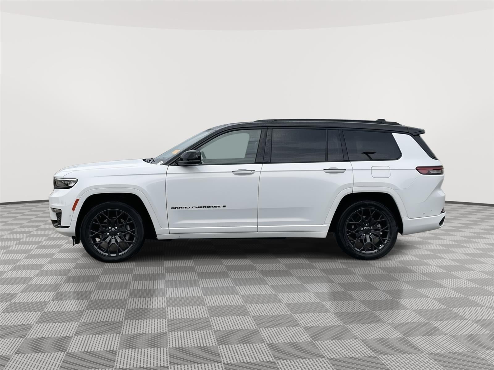 Used 2025 Jeep Grand Cherokee L Summit with VIN 1C4RJKEG4S8662996 for sale in Kansas City