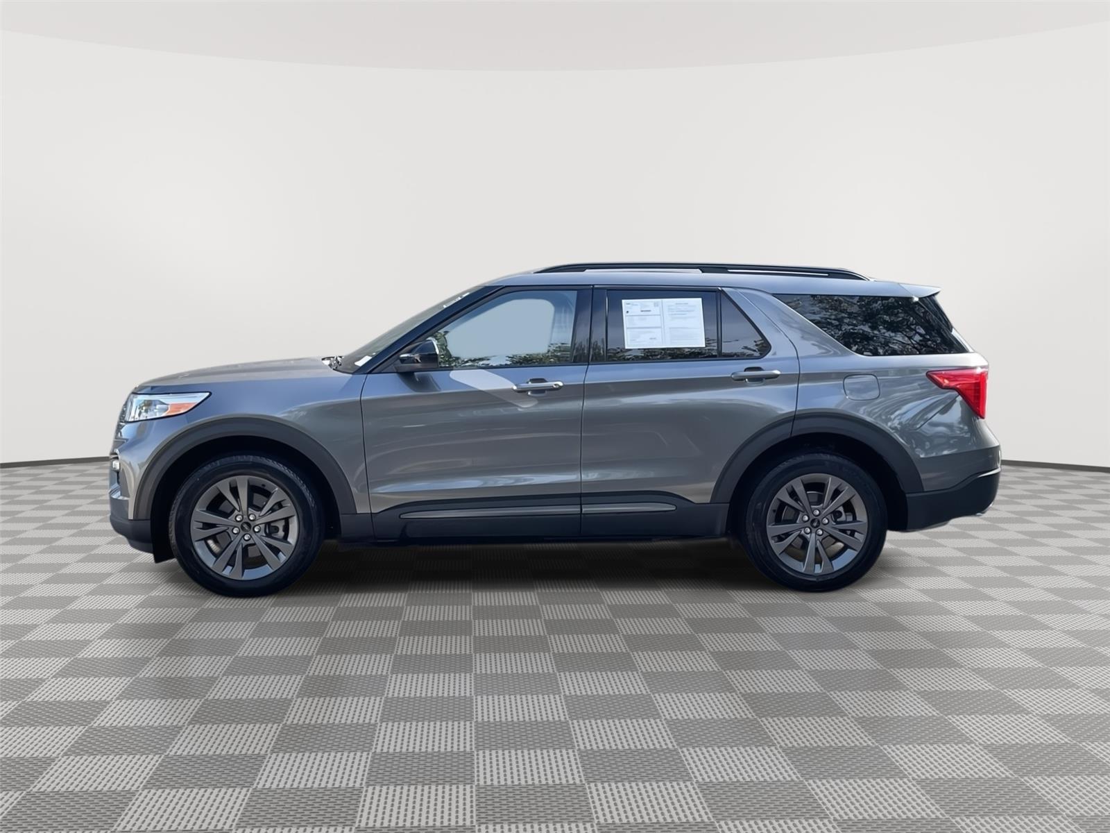 2023 Ford Explorer XLT photo 2