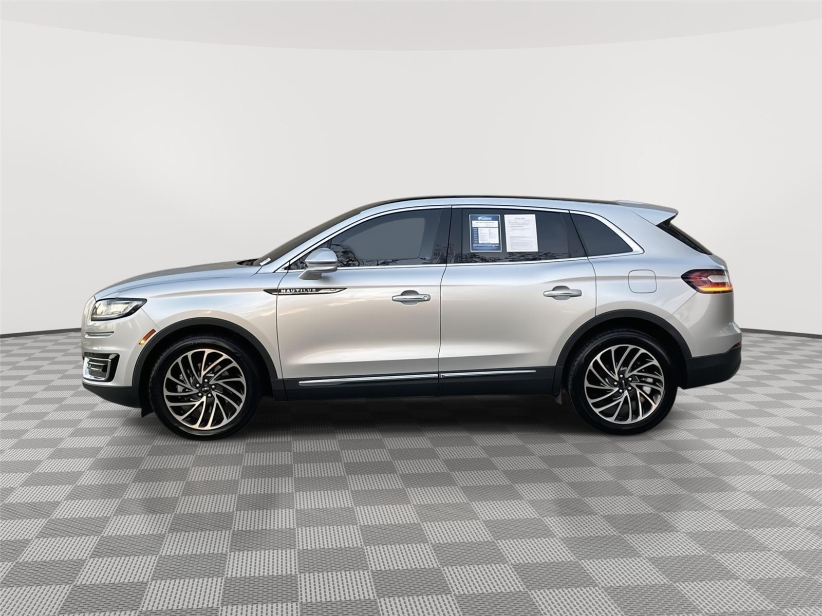 2019 Lincoln Nautilus Reserve photo 2