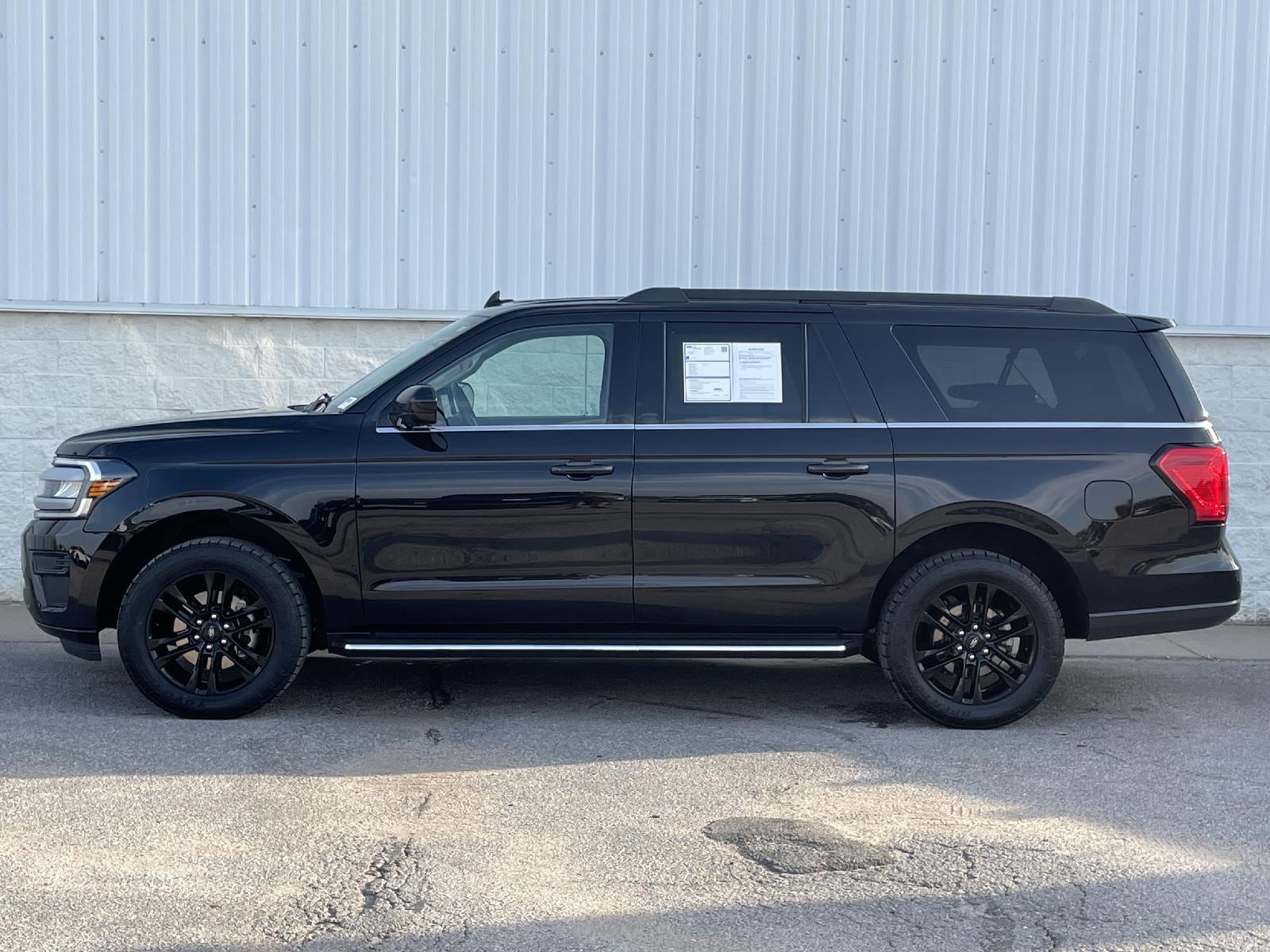 Used 2022 Ford Expedition XLT with VIN 1FMJK1JT1NEA09728 for sale in Lincoln, NE