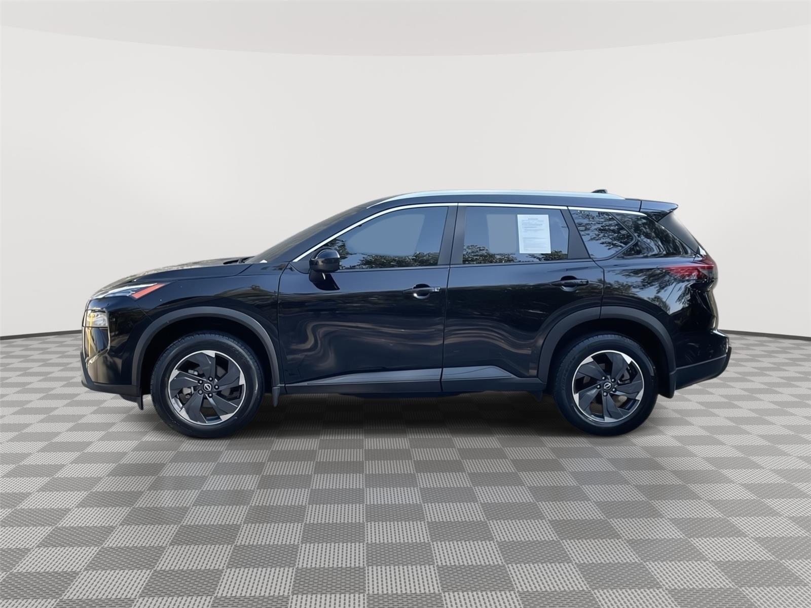 2024 Nissan Rogue SV photo 2