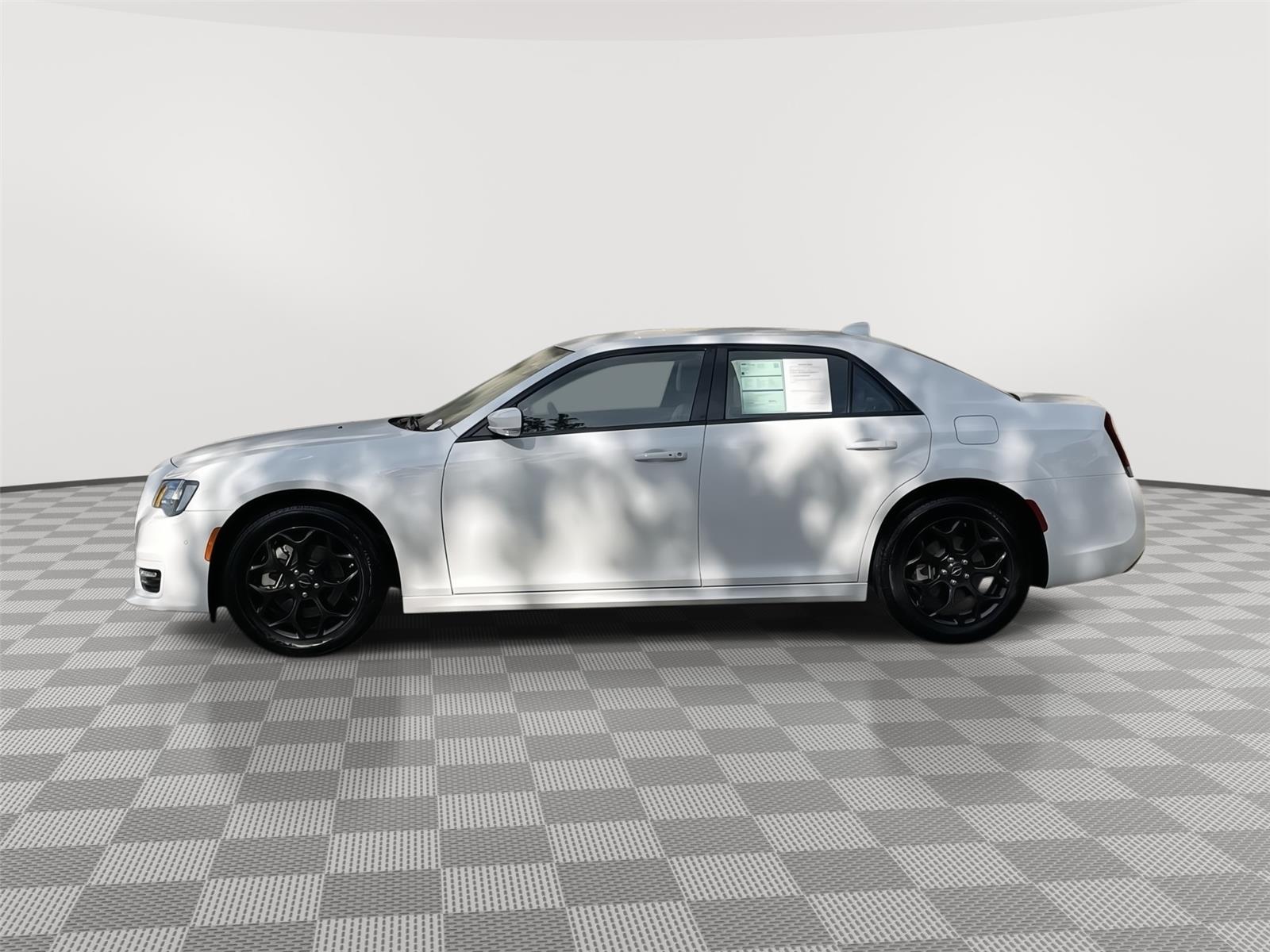2023 Chrysler 300 Touring L photo 2