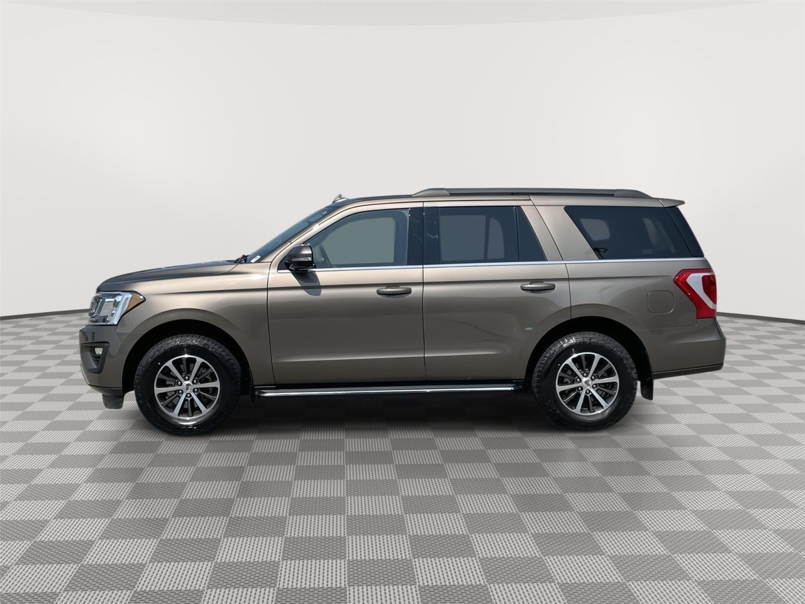 Used 2018 Ford Expedition XLT with VIN 1FMJU1JT4JEA52870 for sale in Kansas City