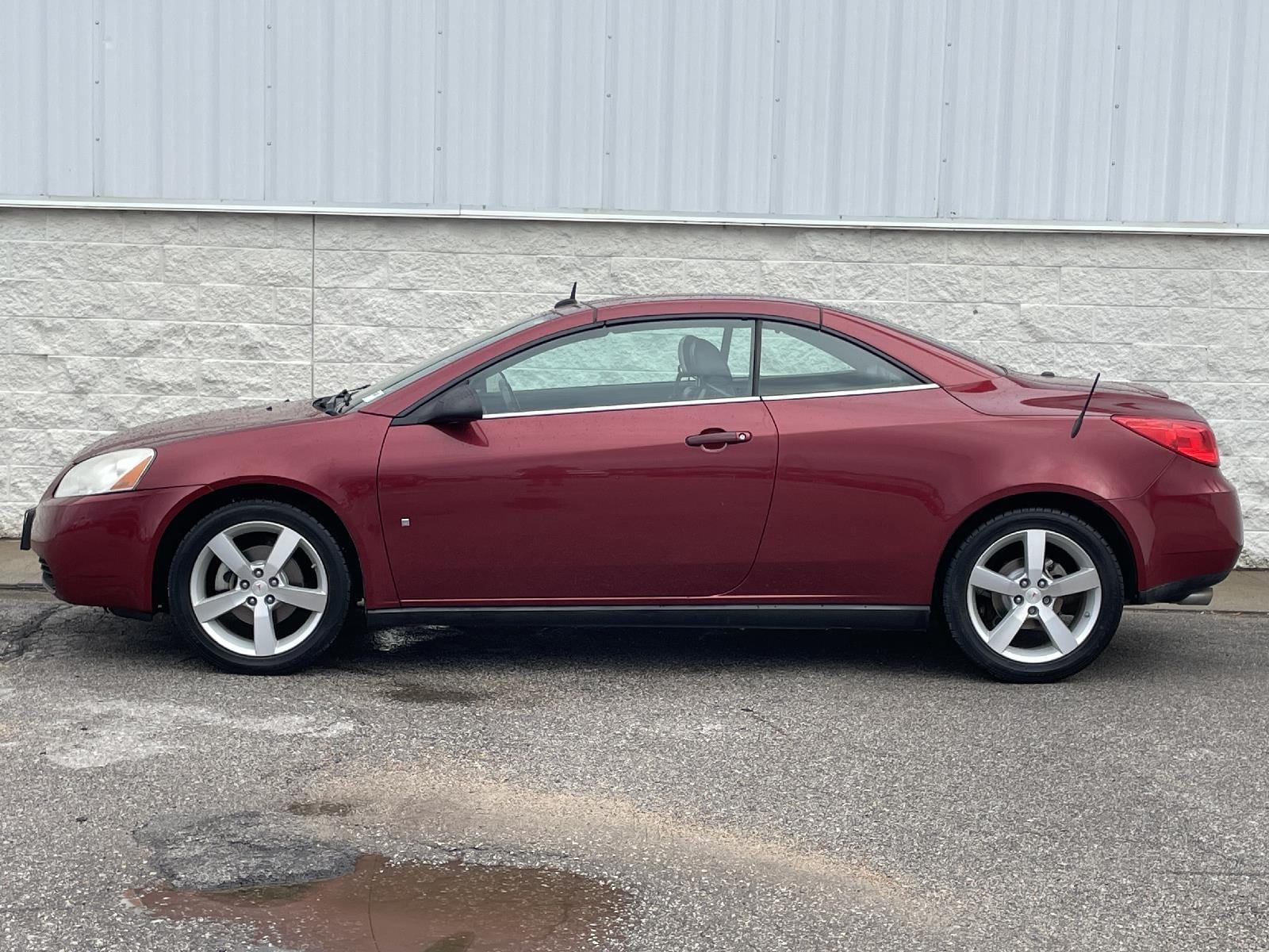 Used 2008 Pontiac G6 GT with VIN 1G2ZH36N984163307 for sale in Lincoln, NE