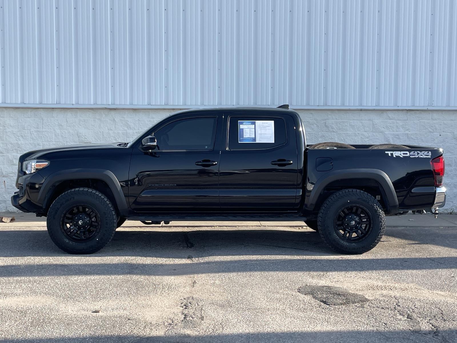 Used 2019 Toyota Tacoma TRD Off Road with VIN 3TMCZ5AN9KM269611 for sale in Lincoln, NE