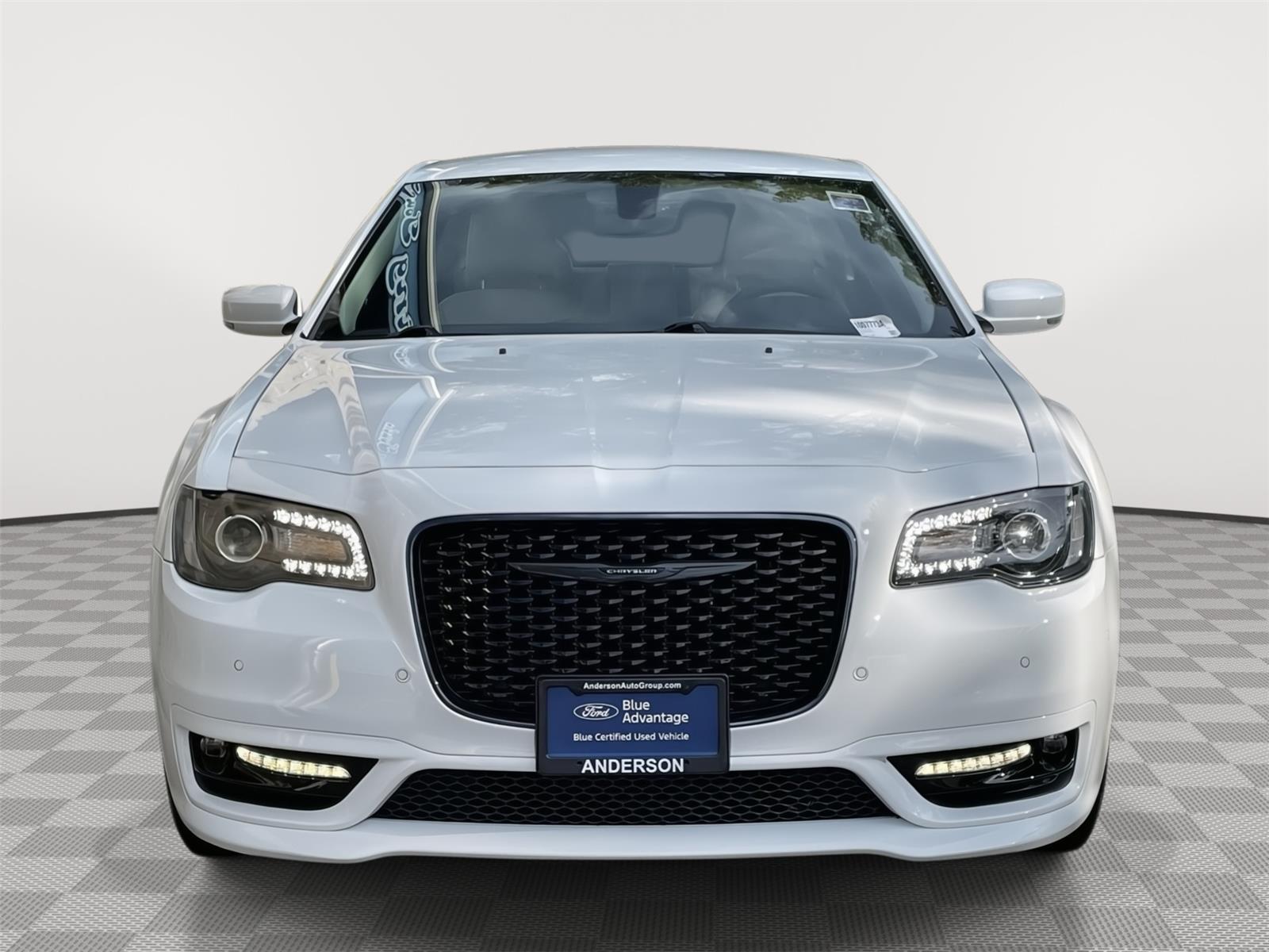 2023 Chrysler 300 Touring L photo 4