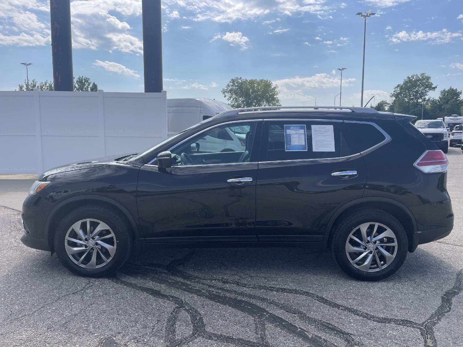 Used 2014 Nissan Rogue SL with VIN 5N1AT2MV6EC838418 for sale in Lincoln, NE