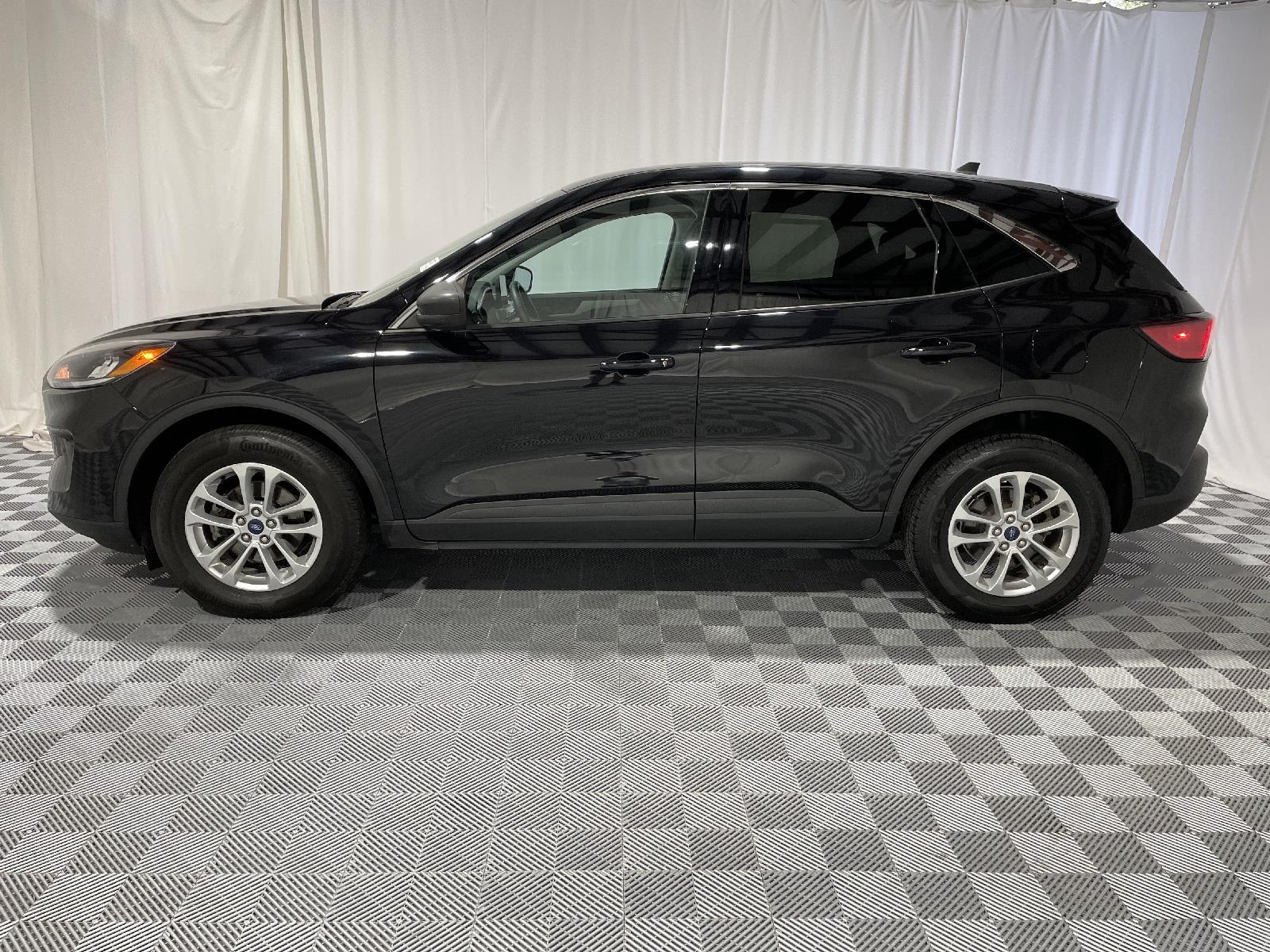 Used 2022 Ford Escape SE with VIN 1FMCU9G63NUA46093 for sale in Lincoln, NE