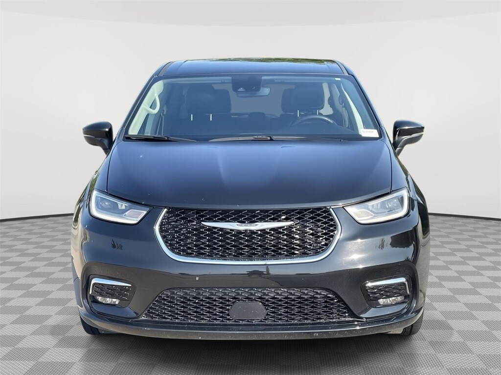 Used 2023 Chrysler Pacifica Touring L Van Passenger Van