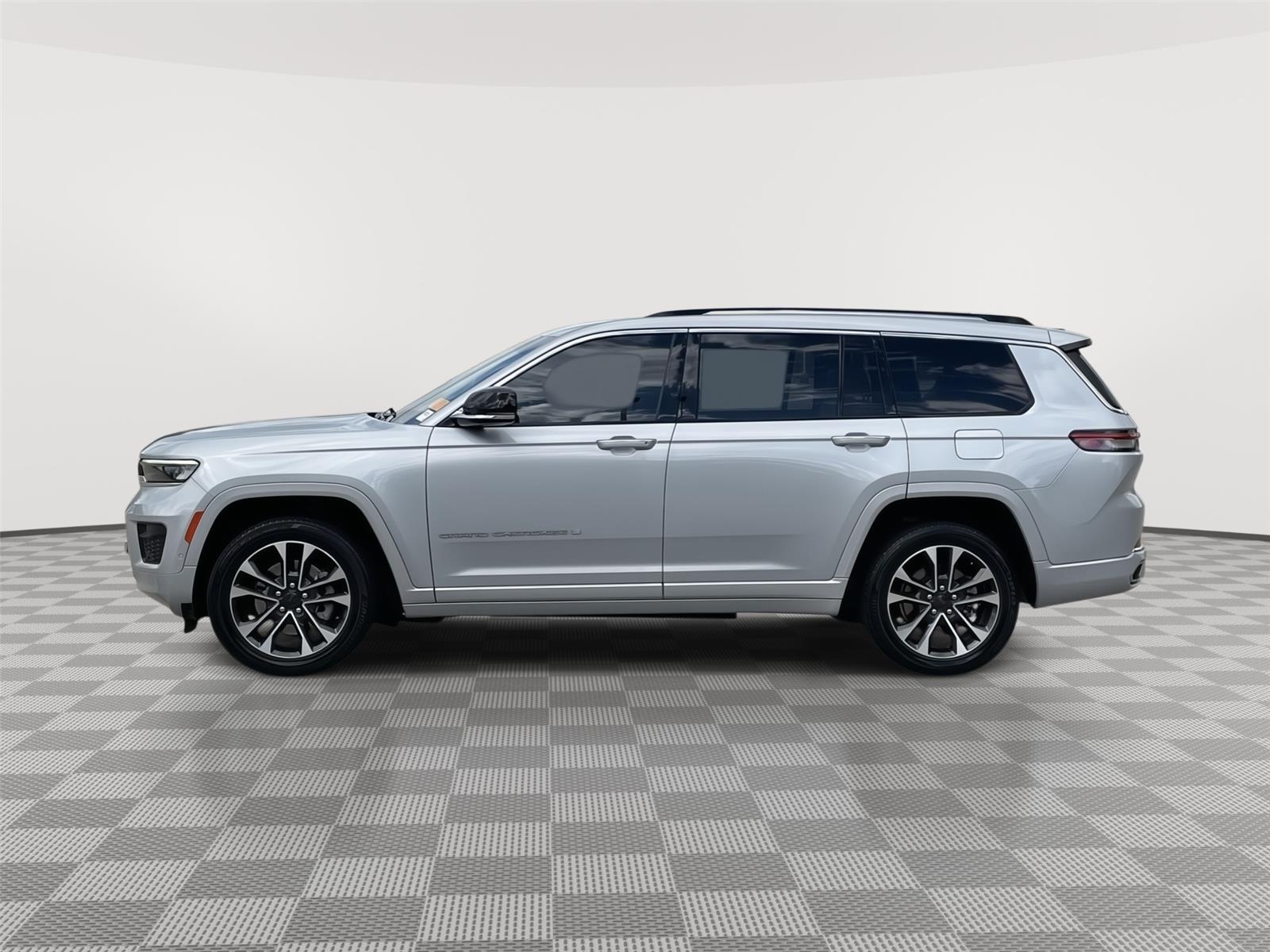 Used 2021 Jeep Grand Cherokee L Overland with VIN 1C4RJKDG3M8186678 for sale in Kansas City