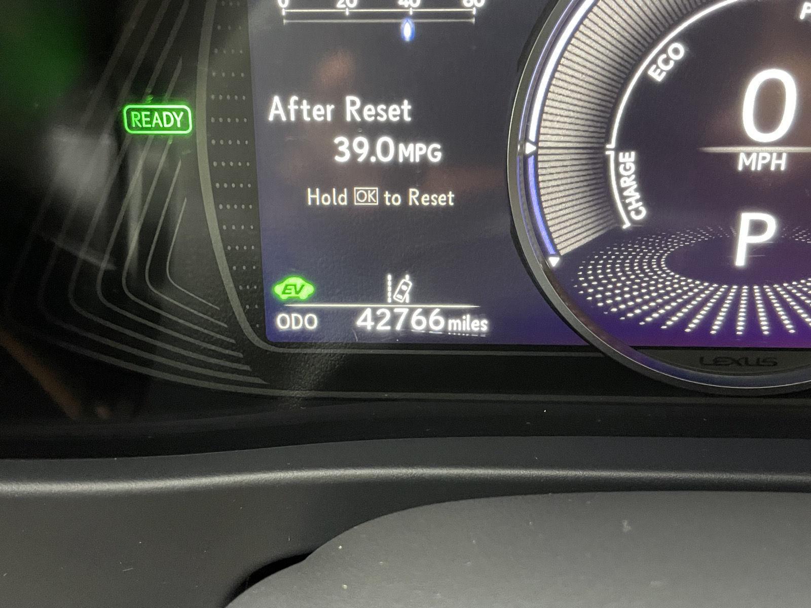 2022 Lexus UX 250h photo 2