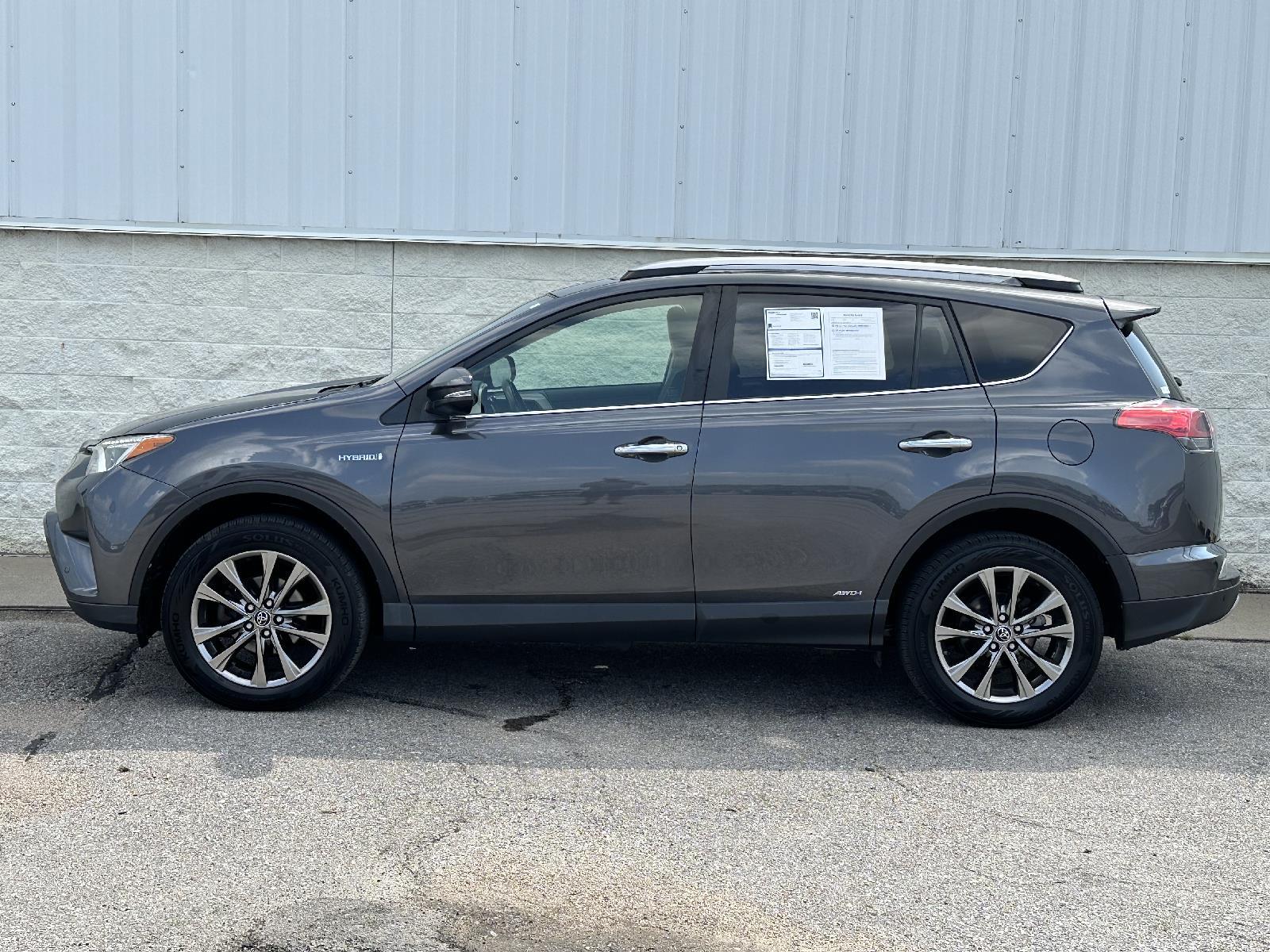 Used 2018 Toyota RAV4 Limited with VIN JTMDJREV0JD183854 for sale in Lincoln, NE