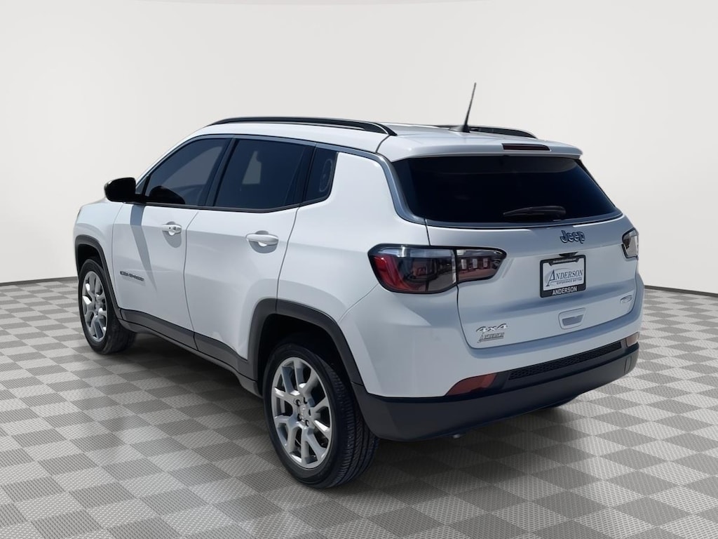 Used 2024 Jeep Compass Latitude Lux SUV