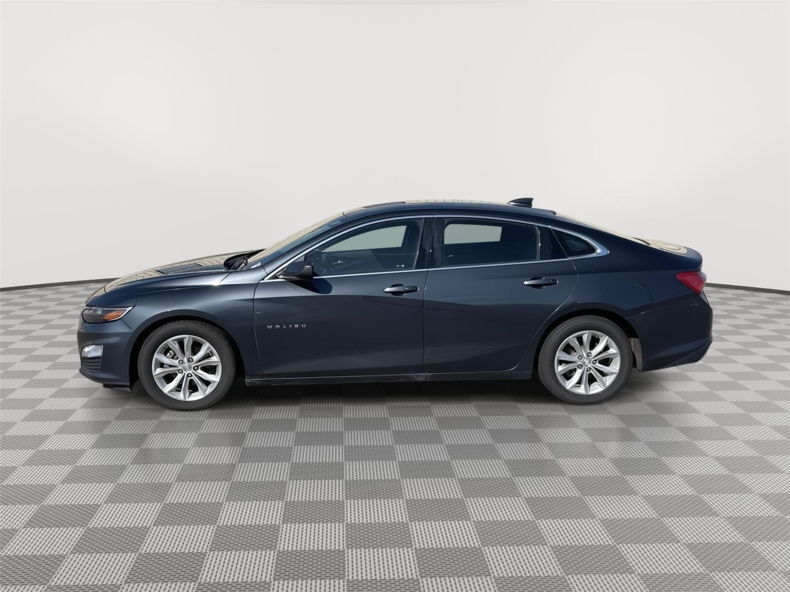 2019 Chevrolet Malibu 1LT photo 2