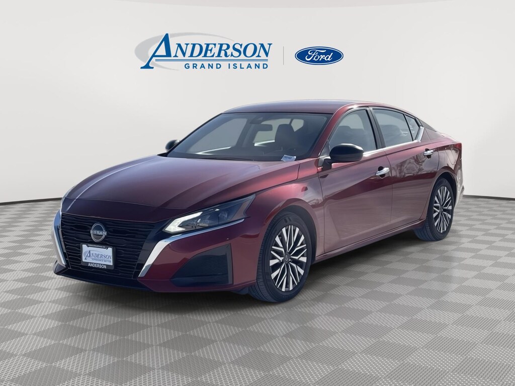 Used 2025 Nissan Altima SV Sedan
