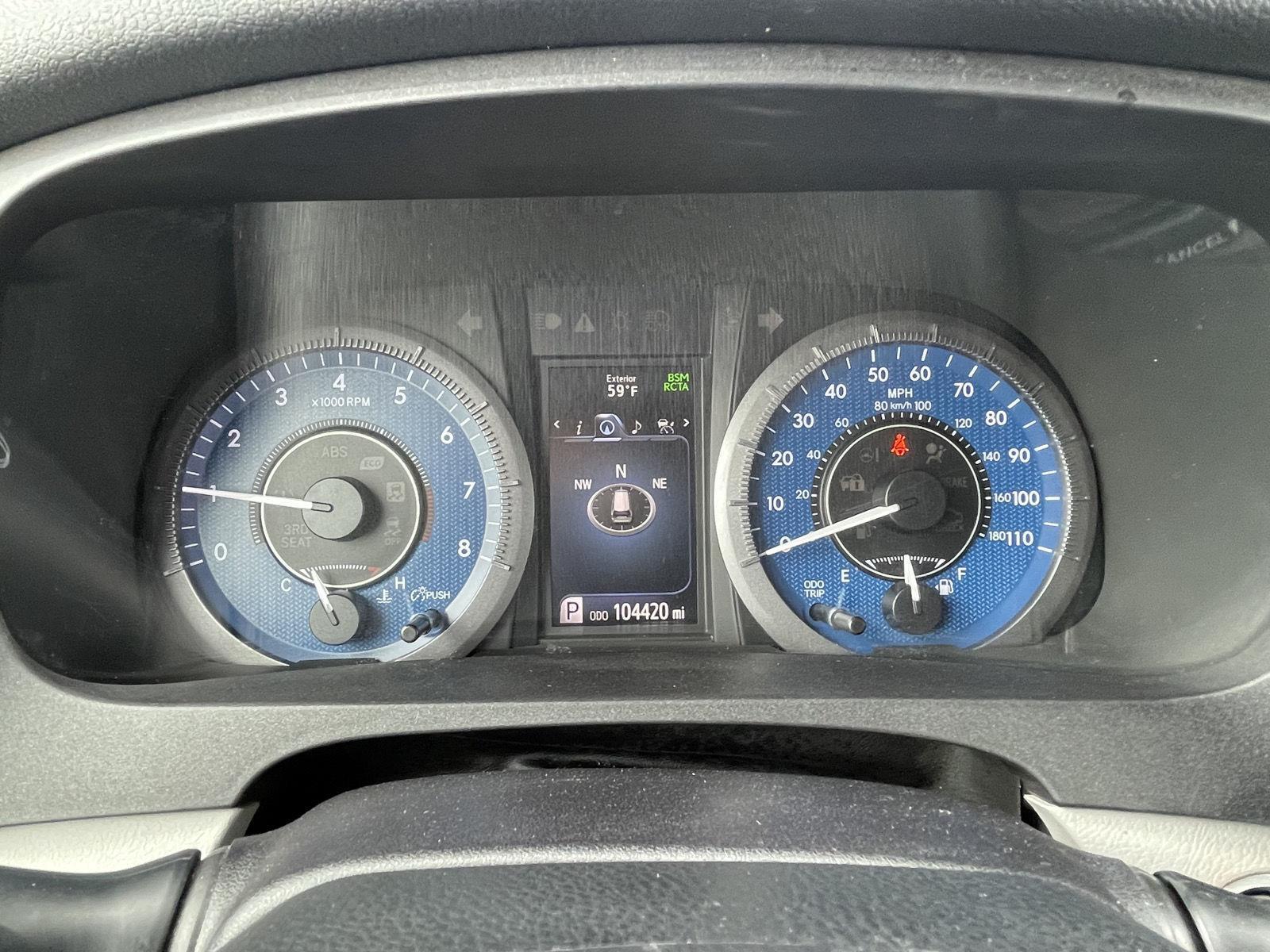 2020 Toyota Sienna XLE photo 3
