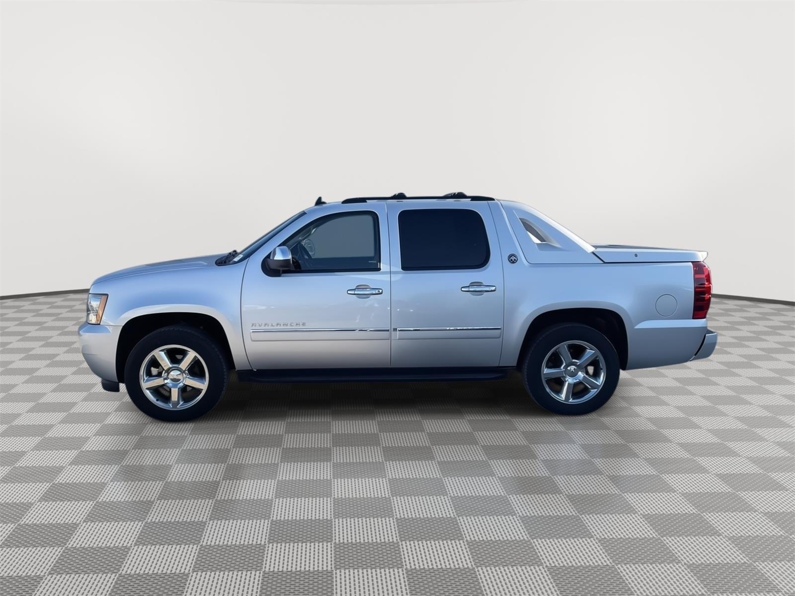 Used 2013 Chevrolet Avalanche LTZ with VIN 3GNTKGE79DG283951 for sale in Kansas City
