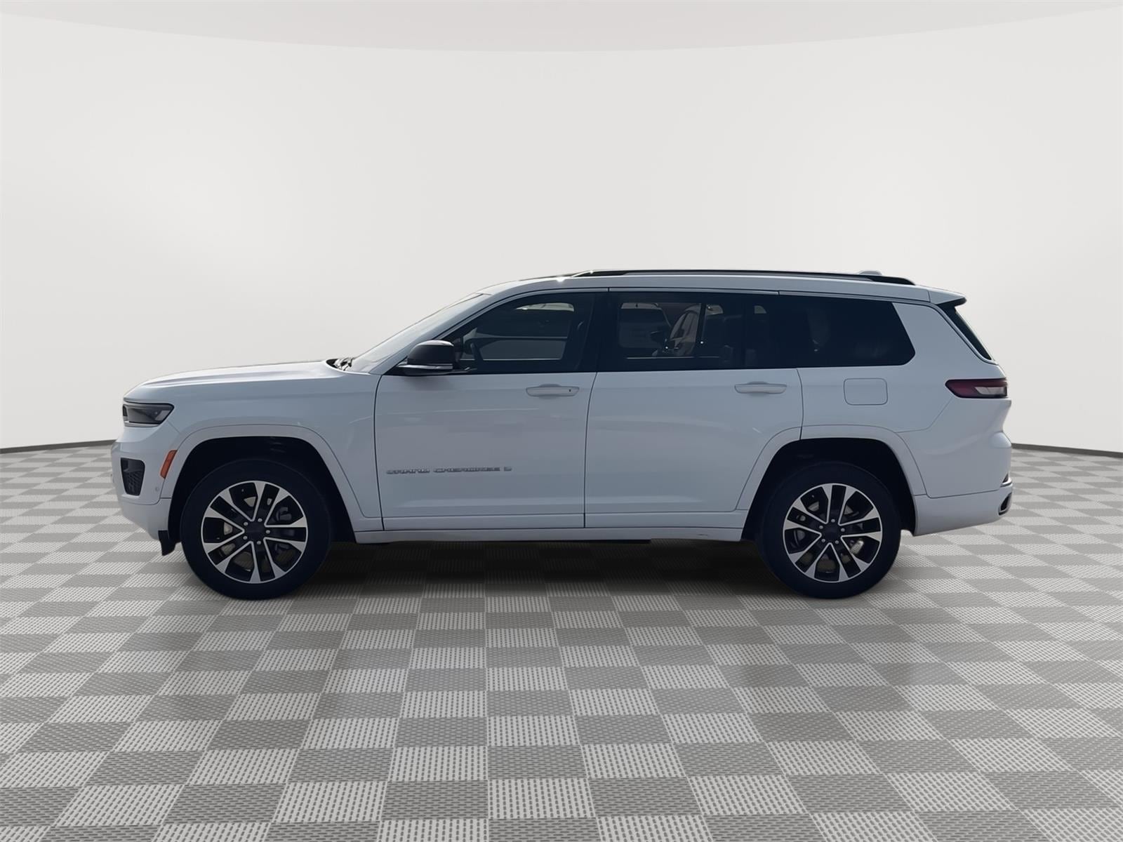 Used 2021 Jeep Grand Cherokee L Overland with VIN 1C4RJKDG4M8119717 for sale in Kansas City
