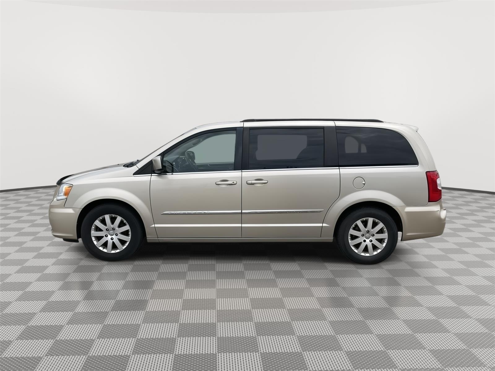 Used 2015 Chrysler Town & Country Touring with VIN 2C4RC1BG7FR637965 for sale in Grand Island, NE