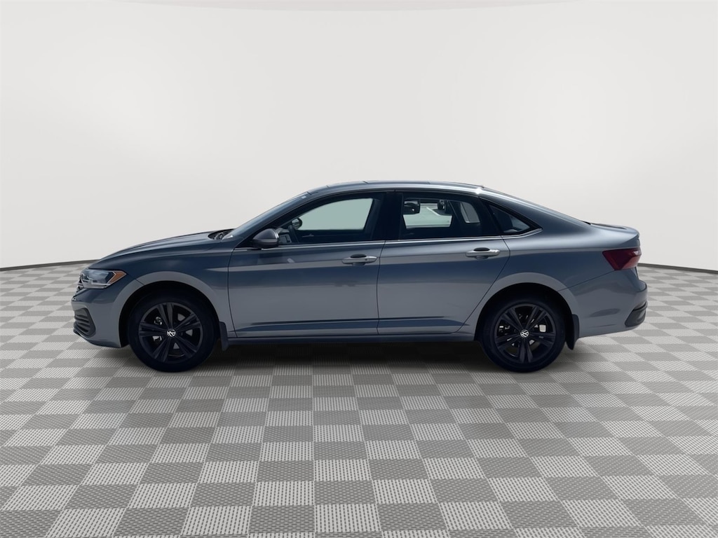 Used 2024 Volkswagen Jetta SE Sedan