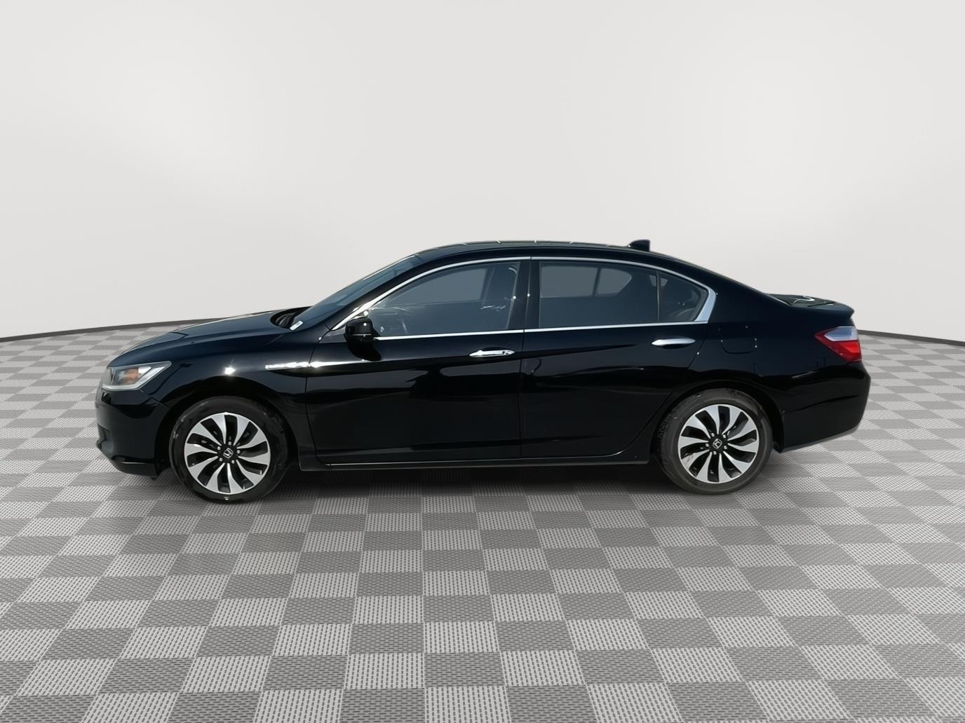 Used 2015 Honda Accord Hybrid with VIN 1HGCR6F39FA005709 for sale in Kansas City