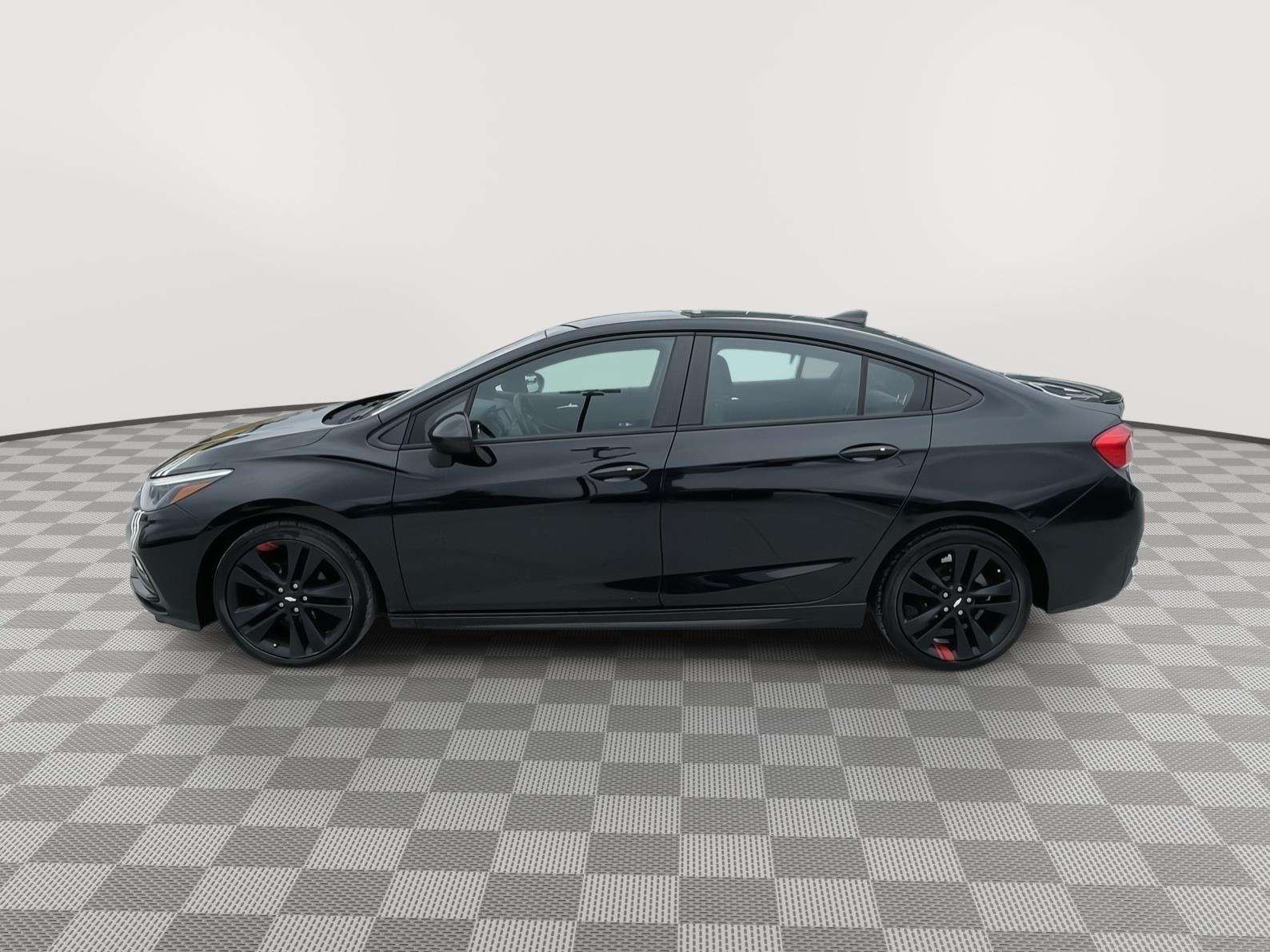 Used 2018 Chevrolet Cruze LT with VIN 1G1BE5SMXJ7183318 for sale in Grand Island, NE