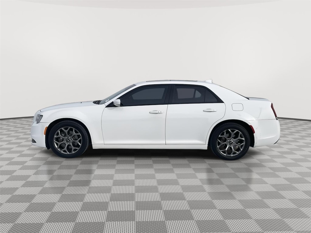 2015 Chrysler 300 photo 2