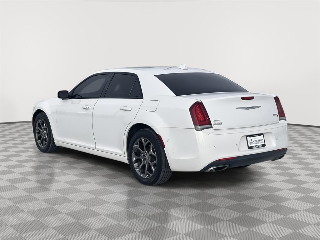 2015 Chrysler 300 photo 4