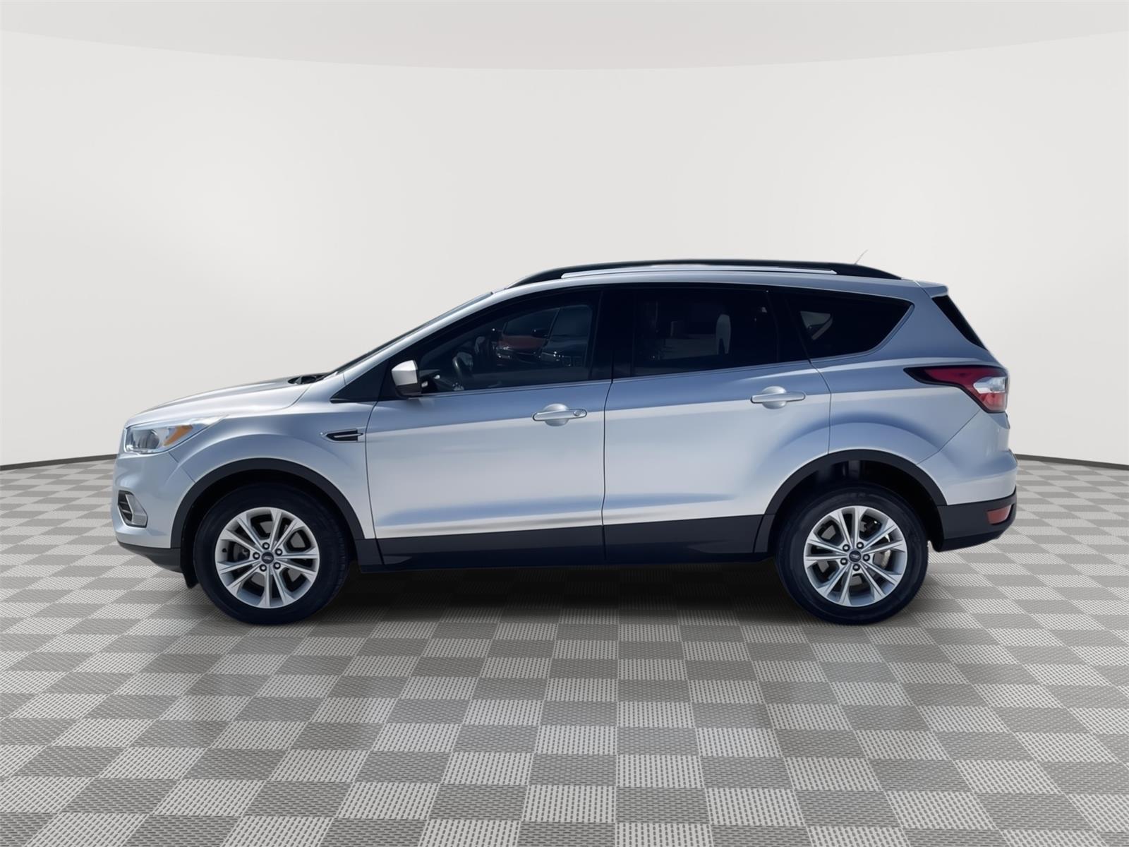 Used 2018 Ford Escape SE with VIN 1FMCU9G99JUC41491 for sale in Kansas City