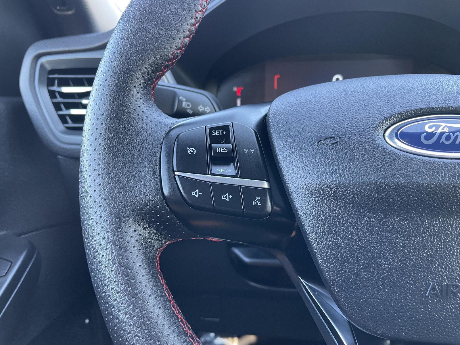 2025 Ford Escape ST-Line - Photo 13