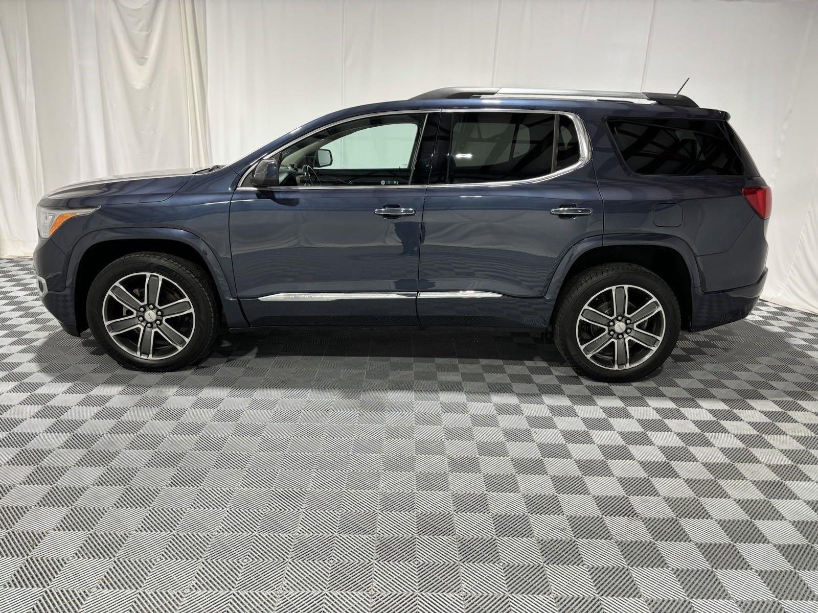 Used 2019 GMC Acadia Denali with VIN 1GKKNXLSXKZ173320 for sale in Lincoln, NE