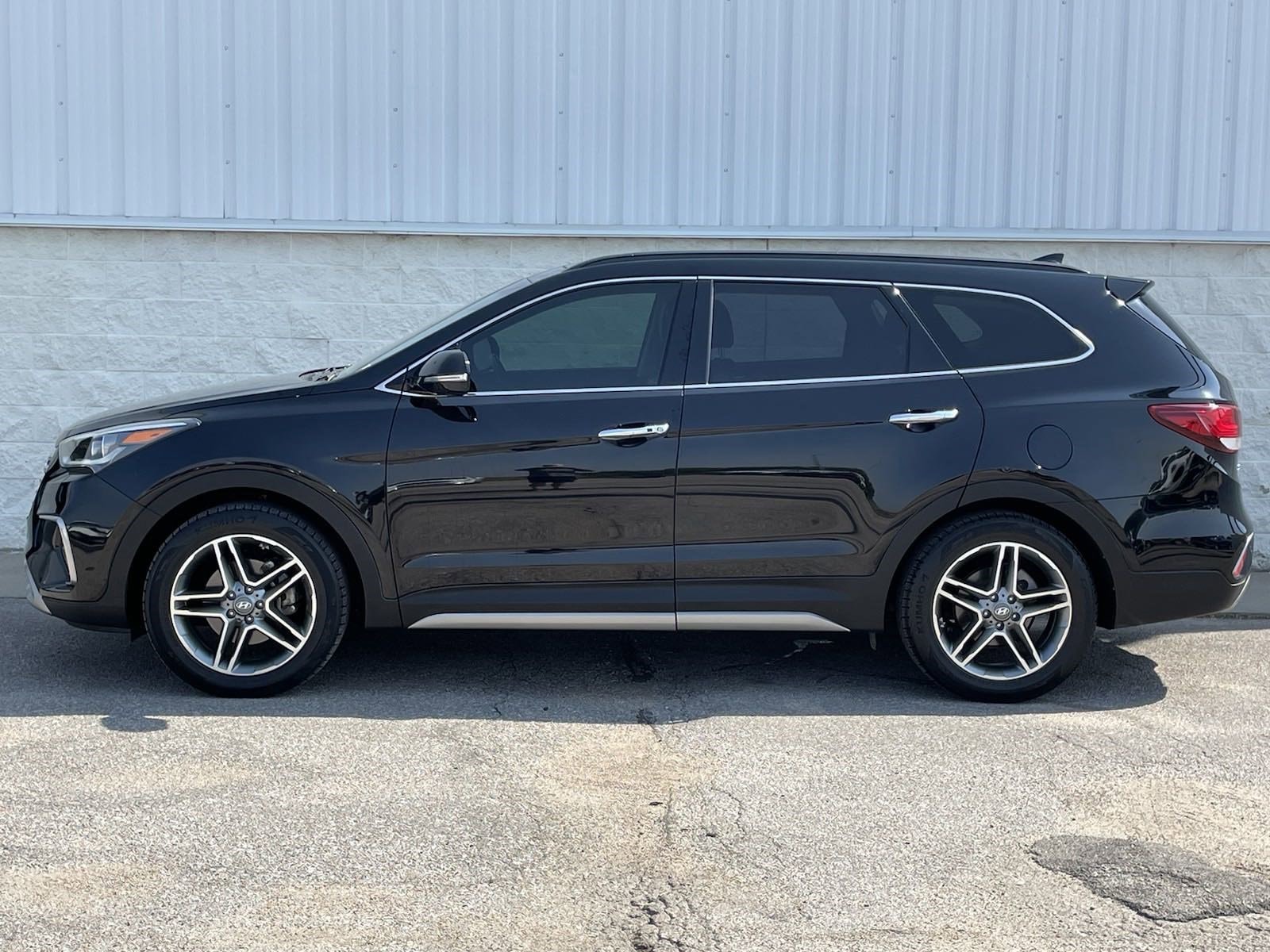 Used 2019 Hyundai Santa Fe Limited Ultimate with VIN KM8SRDHF4KU300730 for sale in Lincoln, NE