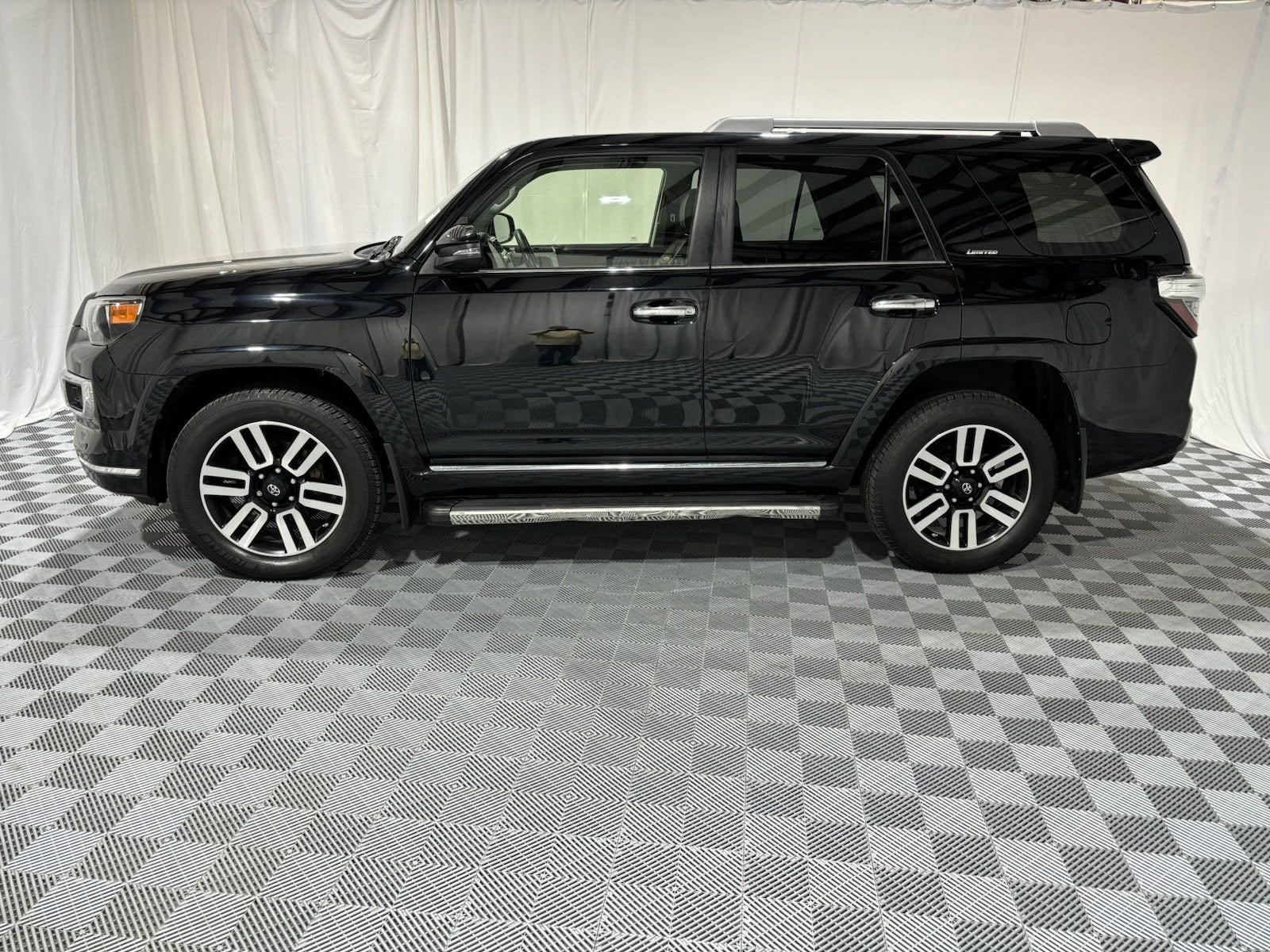 Used 2018 Toyota 4Runner Limited with VIN JTEBU5JR1J5487197 for sale in Lincoln, NE