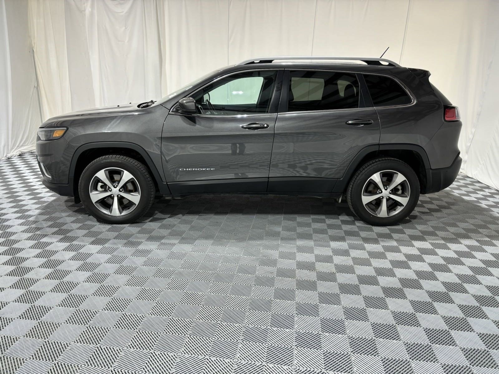 Used 2021 Jeep Cherokee Limited with VIN 1C4PJMDX4MD210173 for sale in Lincoln, NE