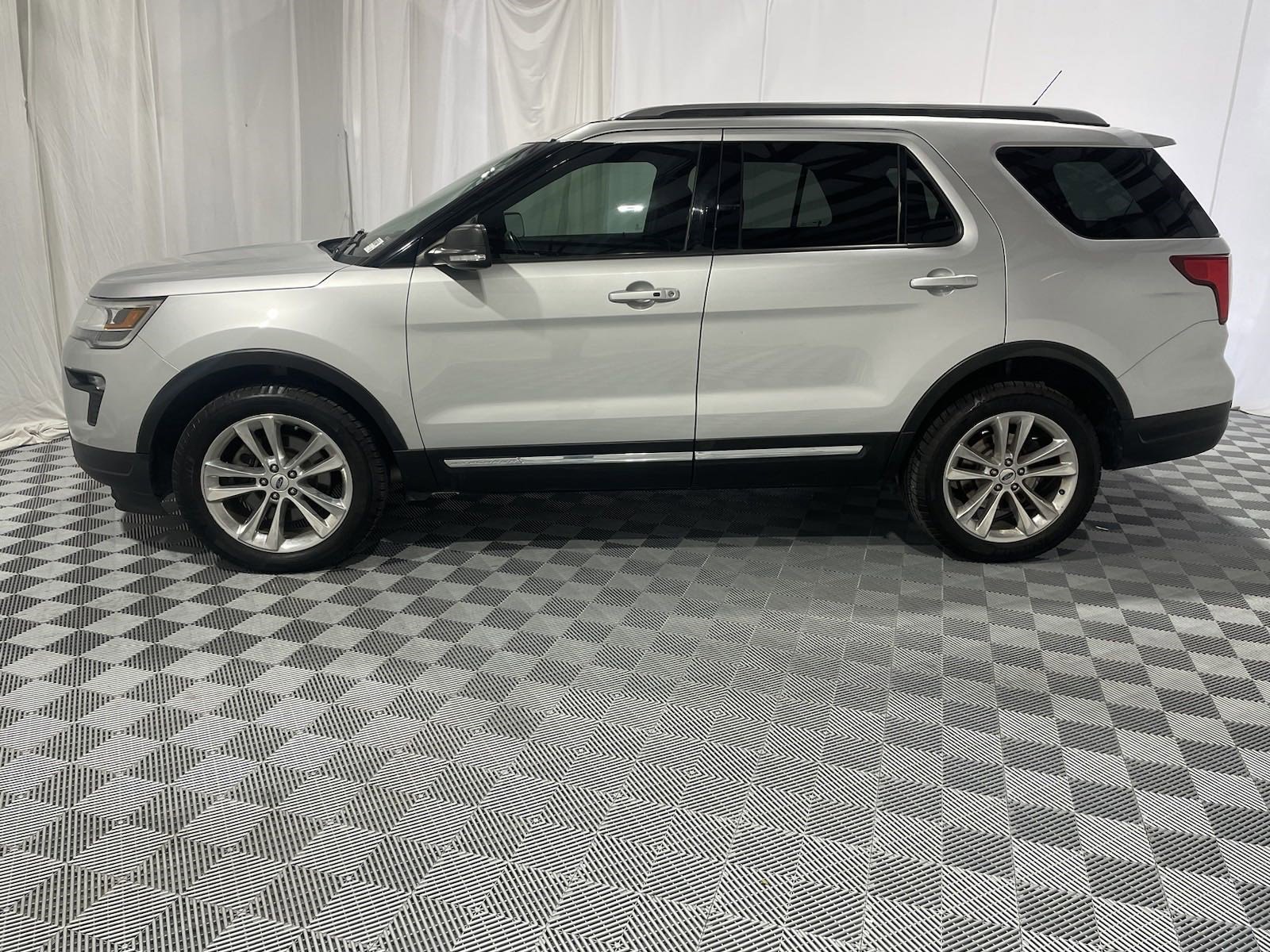 Used 2019 Ford Explorer XLT with VIN 1FM5K8D87KGA40810 for sale in Lincoln, NE