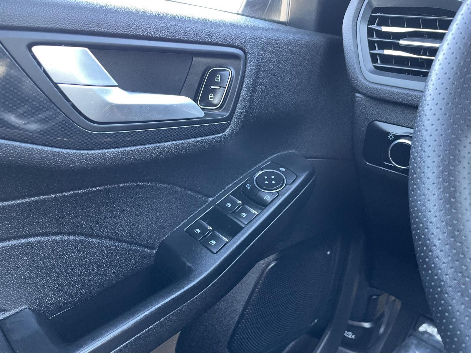 2025 Ford Escape ST-Line - Photo 28