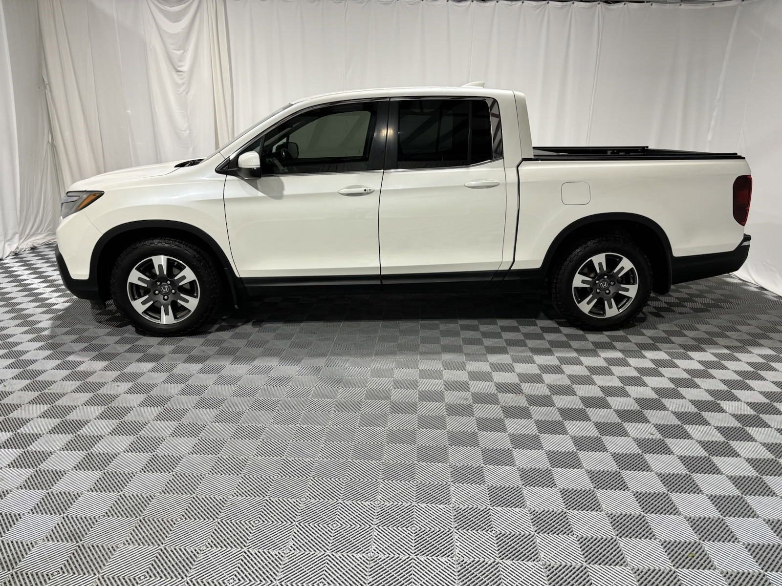 Used 2017 Honda Ridgeline RTL-T with VIN 5FPYK2F67HB006631 for sale in Lincoln, NE