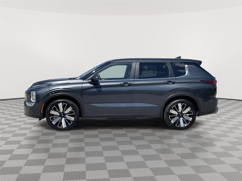 Used 2025 Mitsubishi Outlander SE SUV