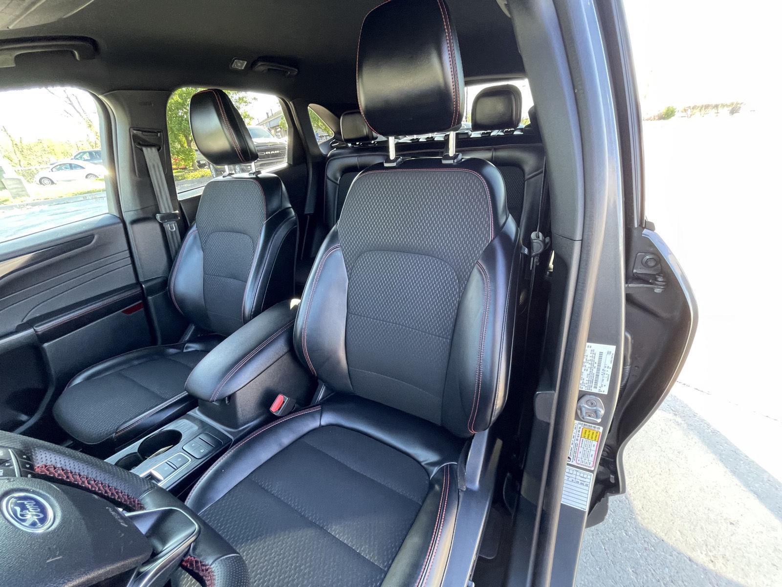 2025 Ford Escape ST-Line - Photo 18