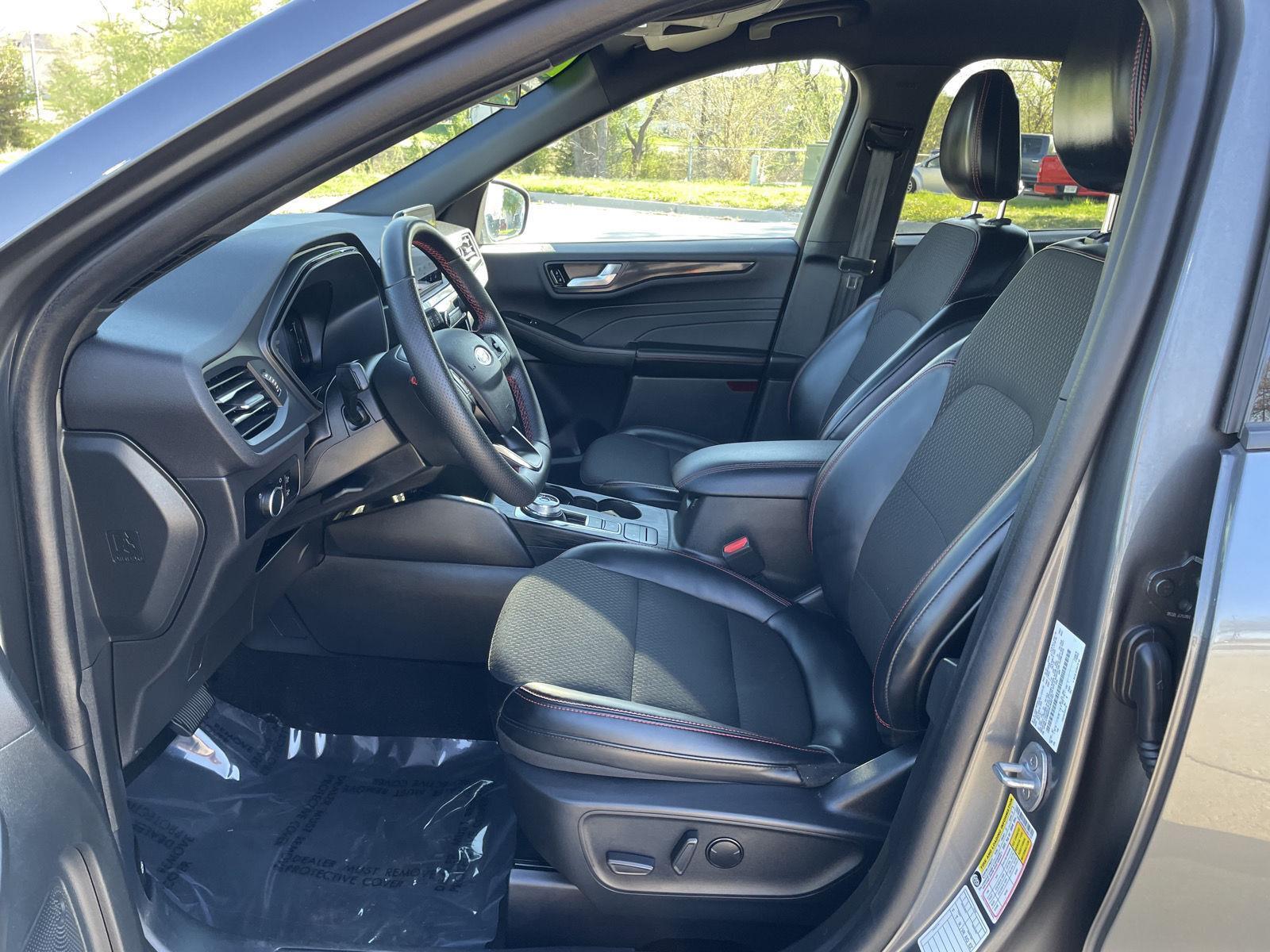2025 Ford Escape ST-Line - Photo 17