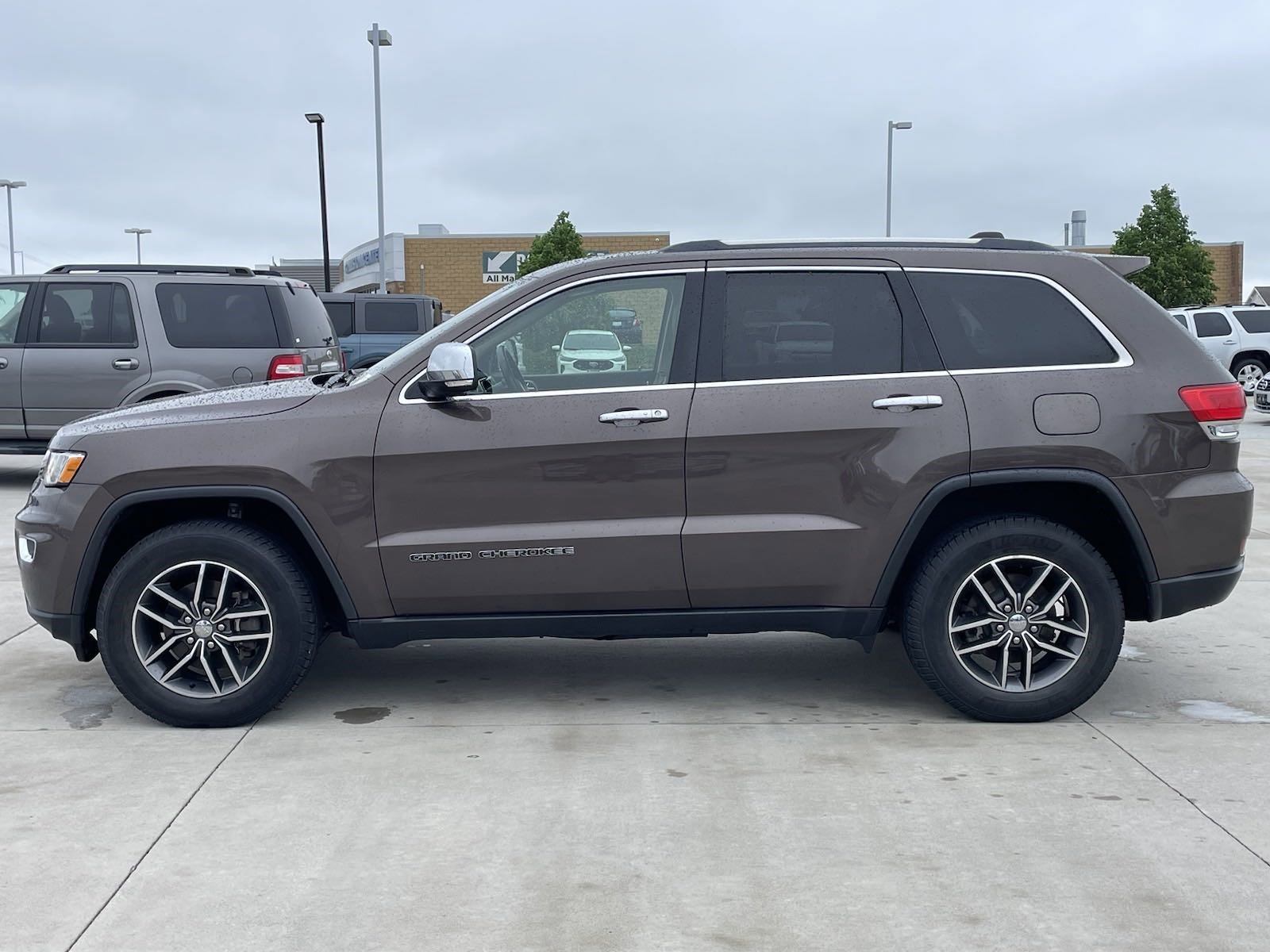 Used 2018 Jeep Grand Cherokee Limited with VIN 1C4RJFBG3JC238605 for sale in Lincoln, NE