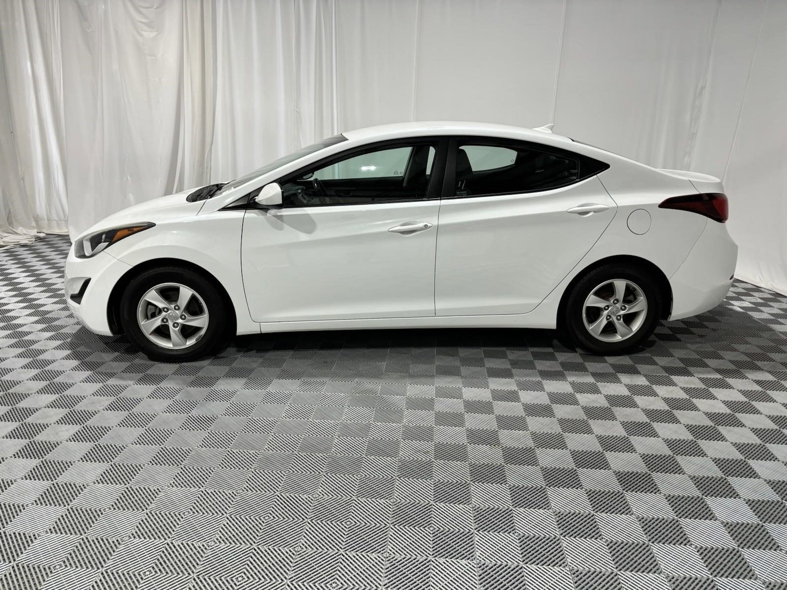 Used 2015 Hyundai Elantra SE with VIN 5NPDH4AE5FH650966 for sale in Lincoln, NE