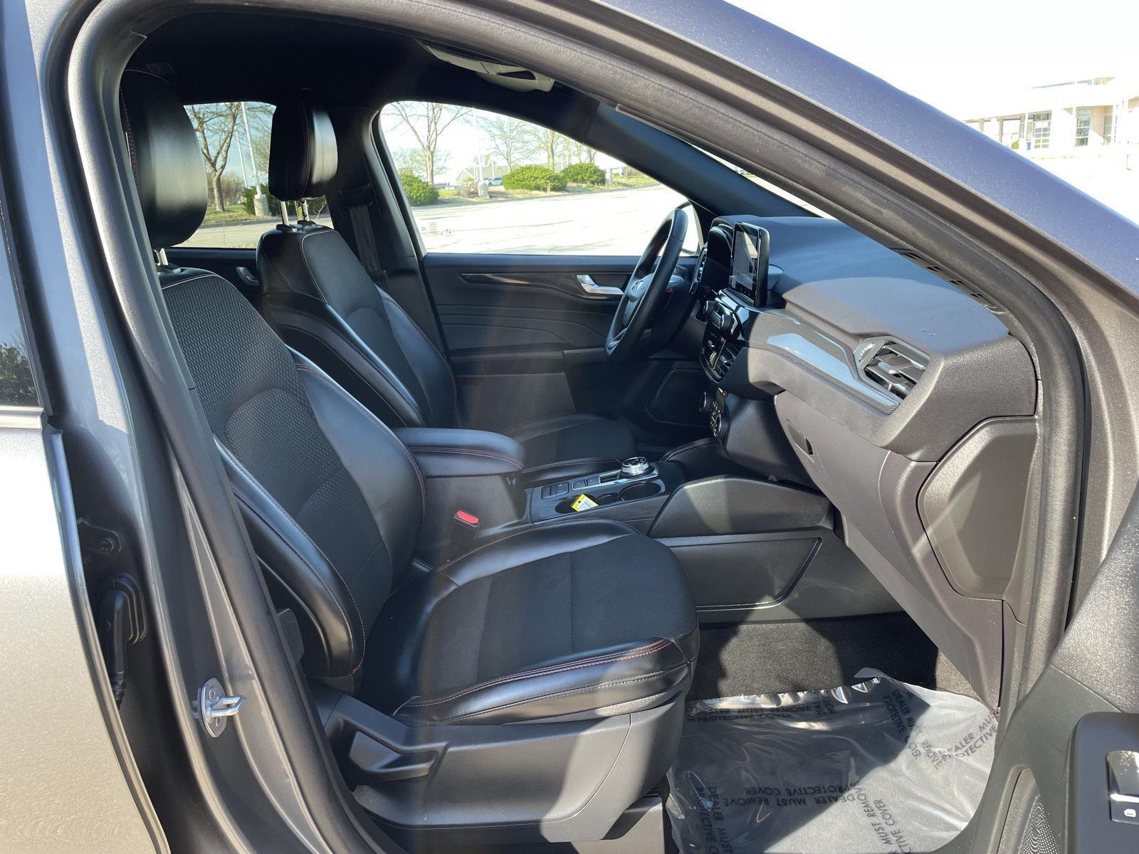 2025 Ford Escape ST-Line - Photo 19